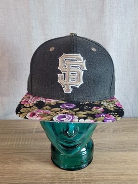 New Era SF Giants Men's Gray Snapback with Purple & Pink Floral Brim